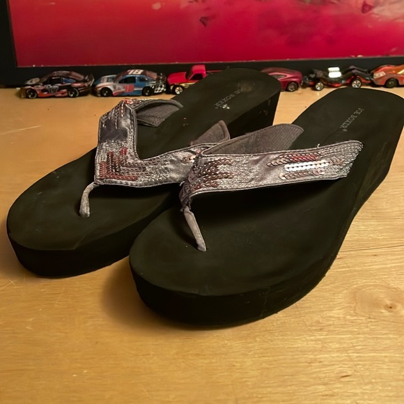 Joe Boxer Shoes Joe Boxer Raised Flip Flops Poshmark